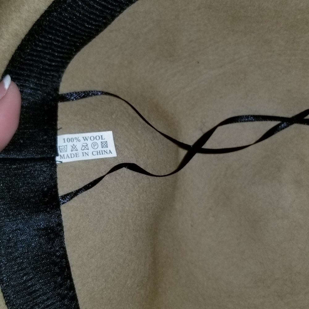 100% Wool hat - Picture 3 of 3
